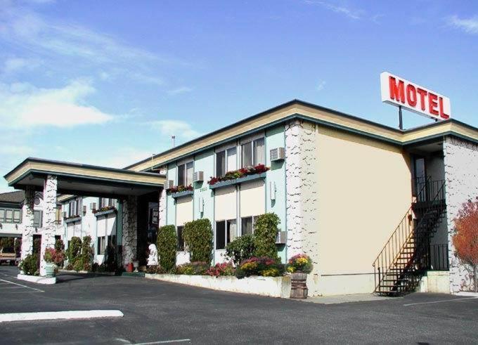 Acorn Motor Inn Oak Harbor Extérieur photo