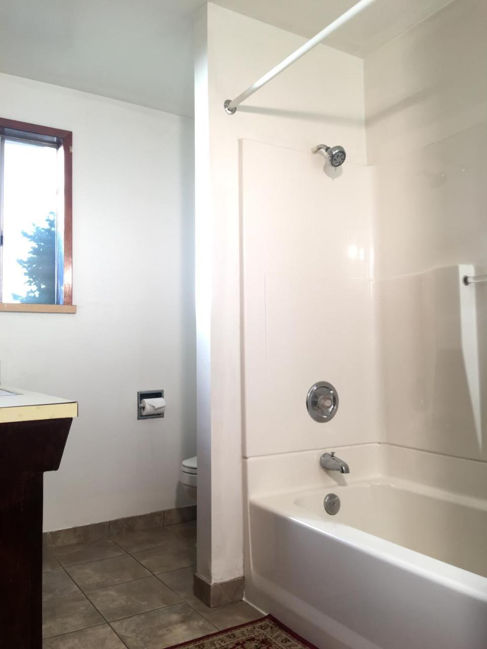 Acorn Motor Inn Oak Harbor Extérieur photo