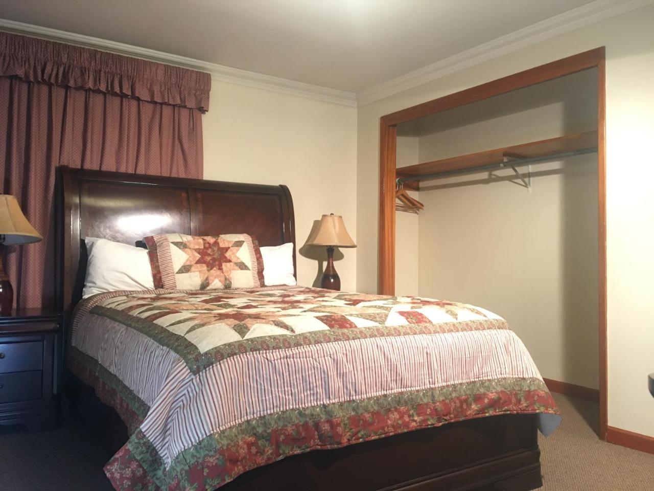 Acorn Motor Inn Oak Harbor Extérieur photo