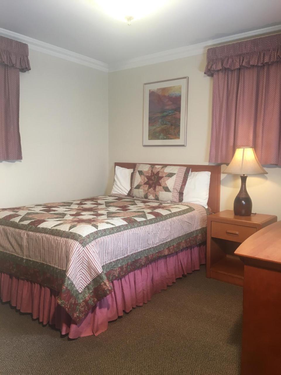 Acorn Motor Inn Oak Harbor Extérieur photo