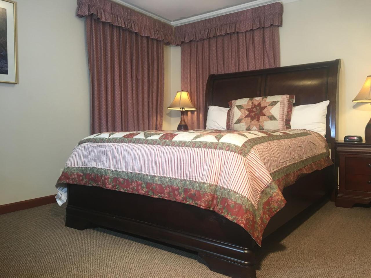 Acorn Motor Inn Oak Harbor Extérieur photo