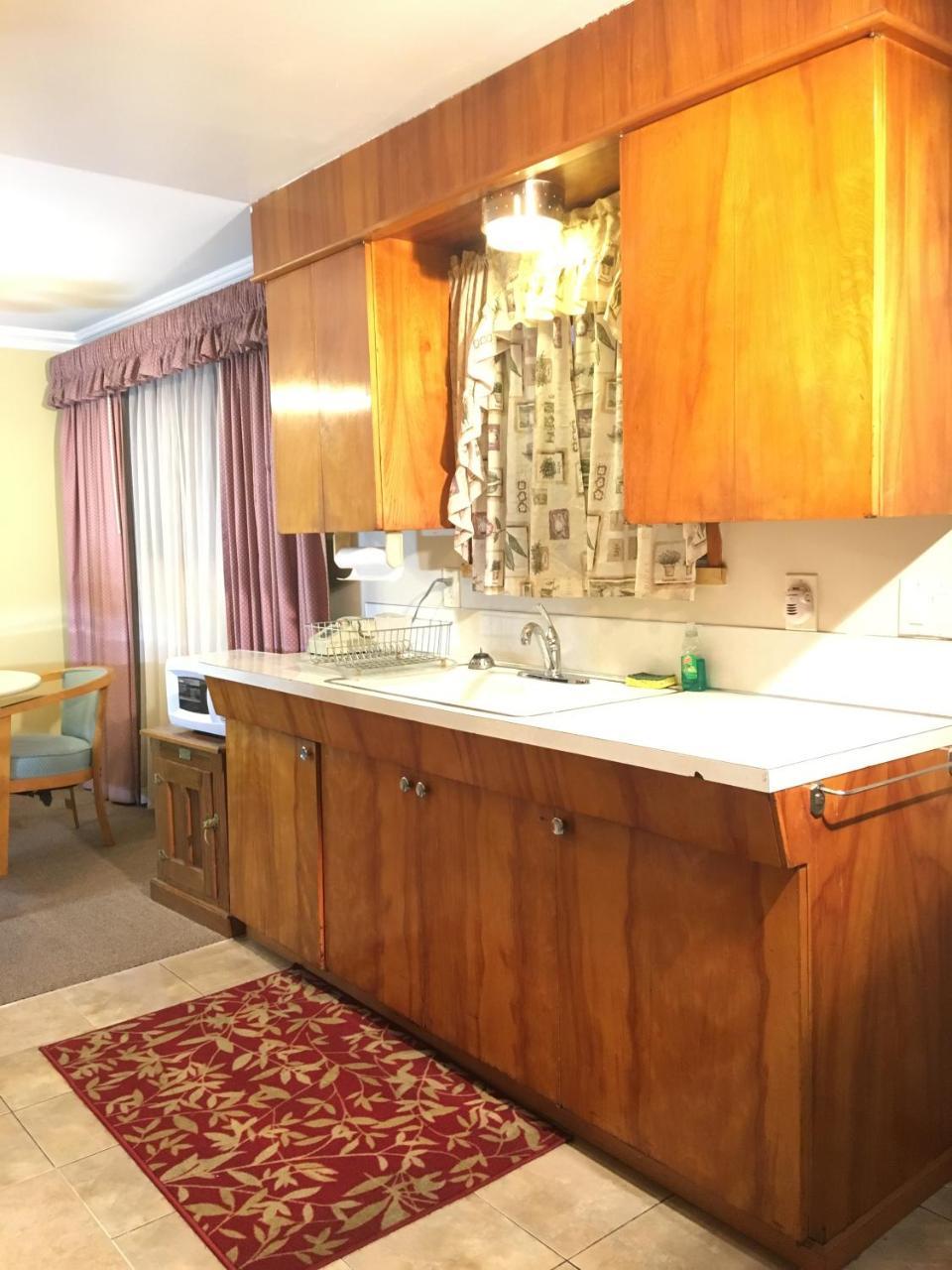 Acorn Motor Inn Oak Harbor Extérieur photo